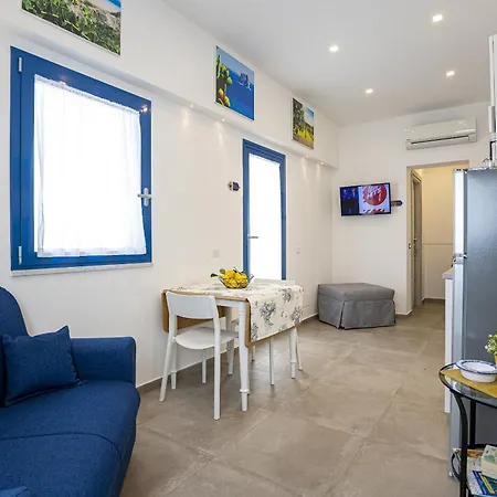 Acquaro بيت ضيافة 4*